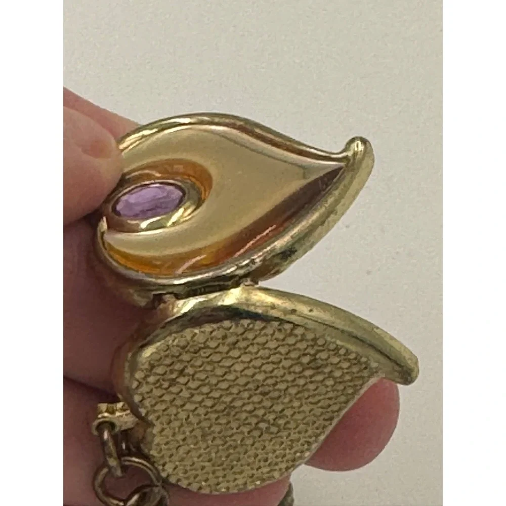 Vintage Style Gold Tone Heart Locket‎ Keychain Purple Rhinestone Portrait